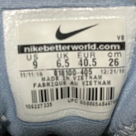 NIKE Stylish Women's Air Zoom
Vomero 11 'Blue Grey Hyper Violet' Running Shoes - Picture 9 of 9